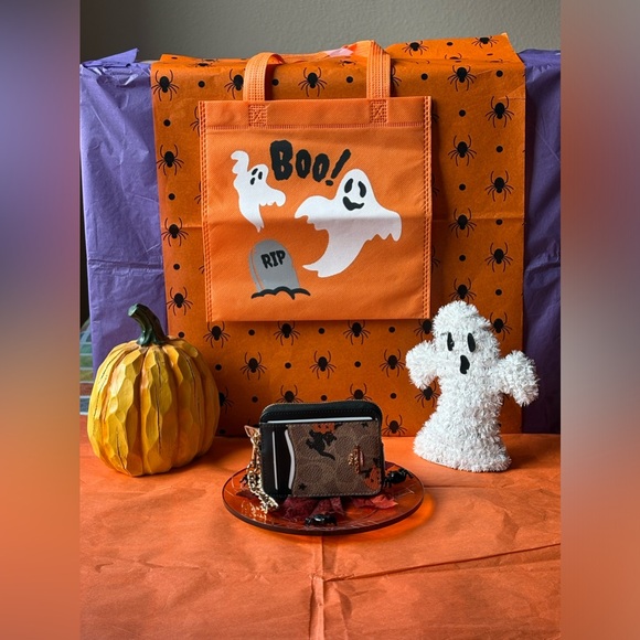 ππ»πββ¬ COACH ZIP CARD CASE IN SIGNATURE CANVAS WITH HALLOWEEN PRINT πββ¬π»π - Picture 2 of 16